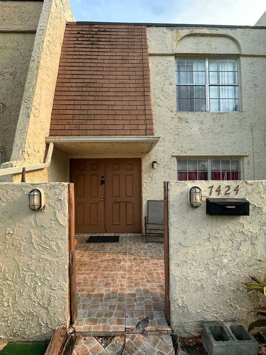 7424 NW 75th Street Tamarac, FL 33321