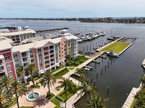 806 E Windward Way #323