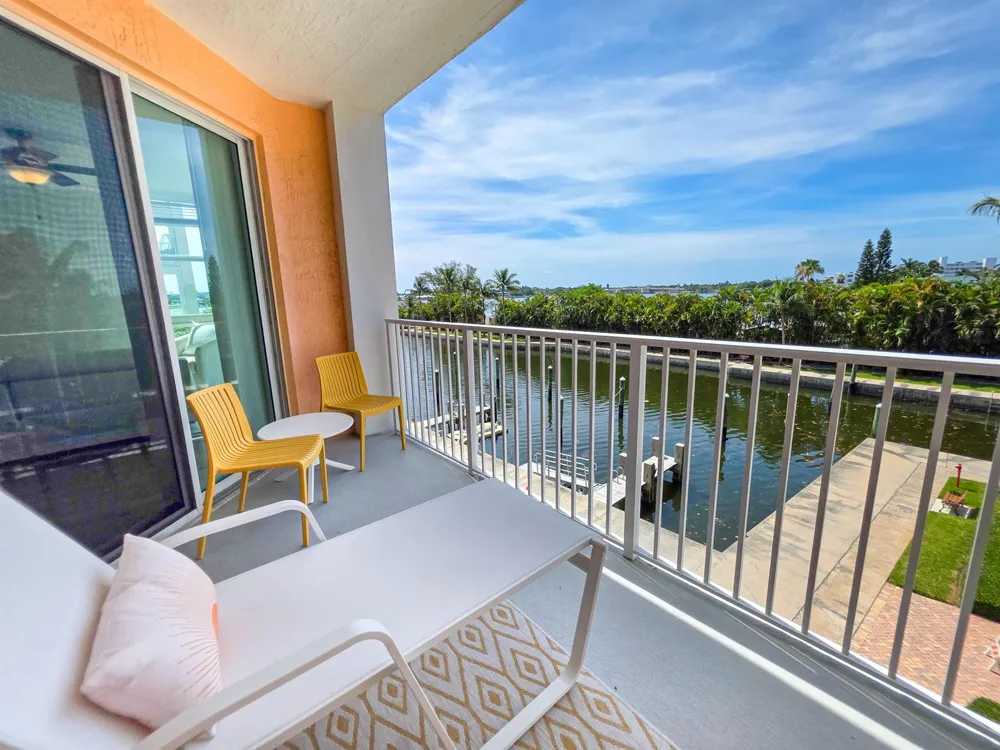 806 E Windward Way #323 Lantana, FL 33462