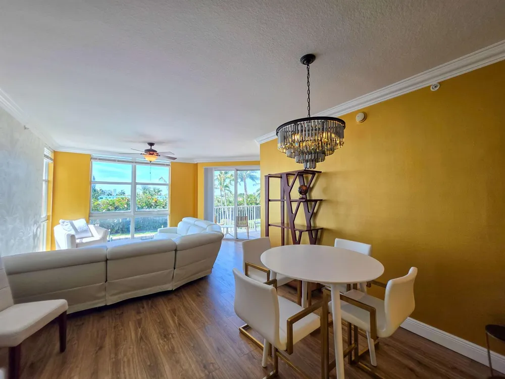 806 E Windward Way #323 Lantana, FL 33462