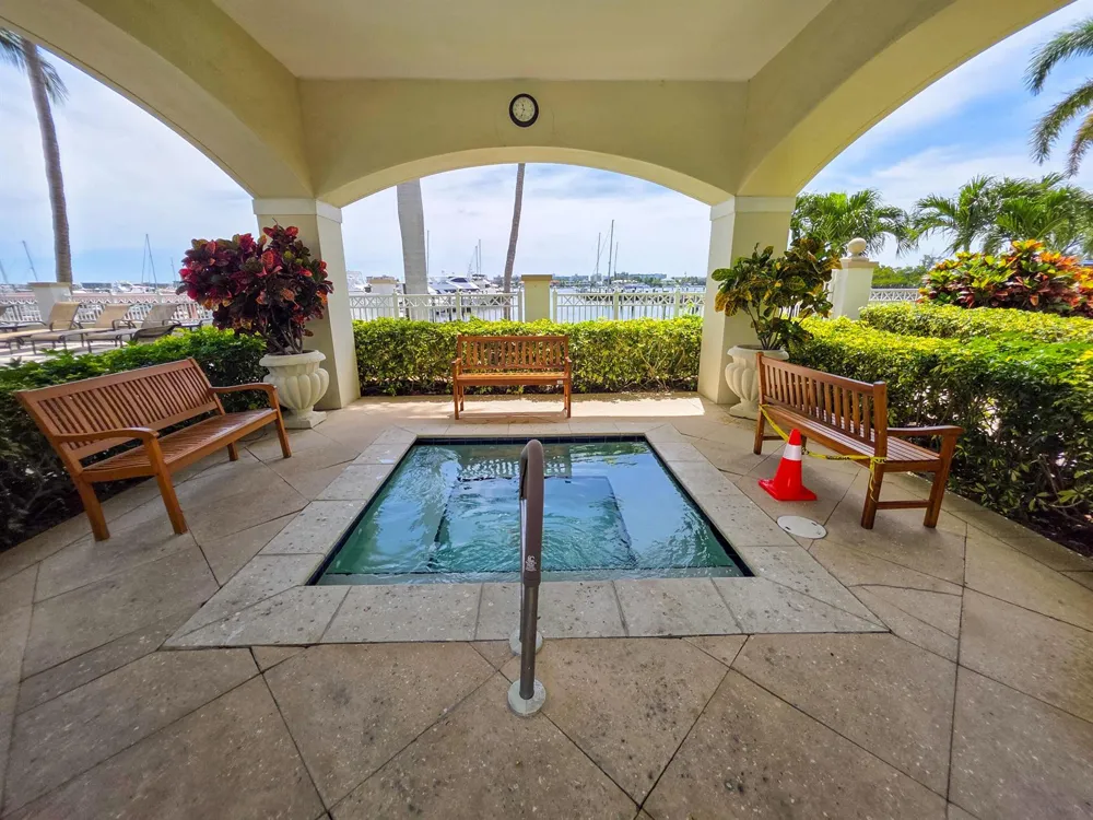 806 E Windward Way #323 Lantana, FL 33462