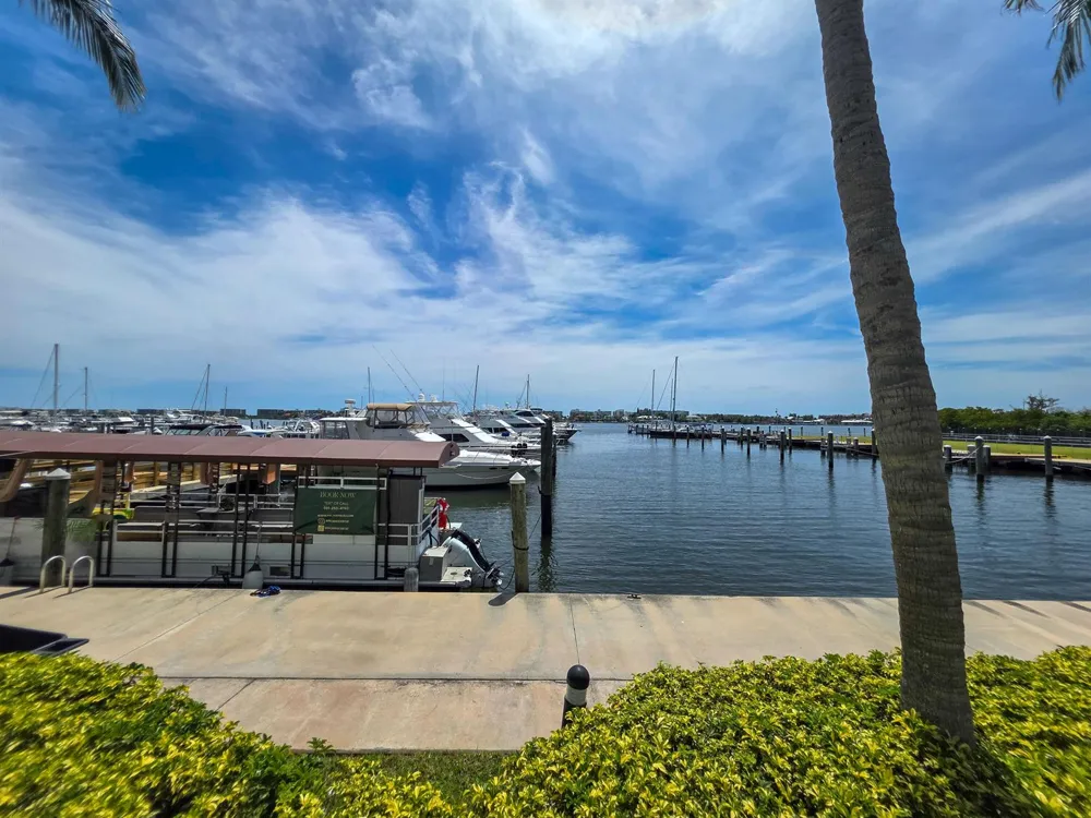 806 E Windward Way #323 Lantana, FL 33462
