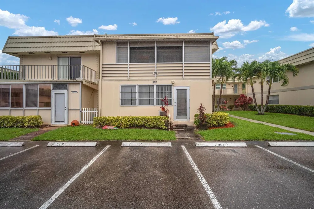 716 Saxony Place #O Delray Beach, FL 33446