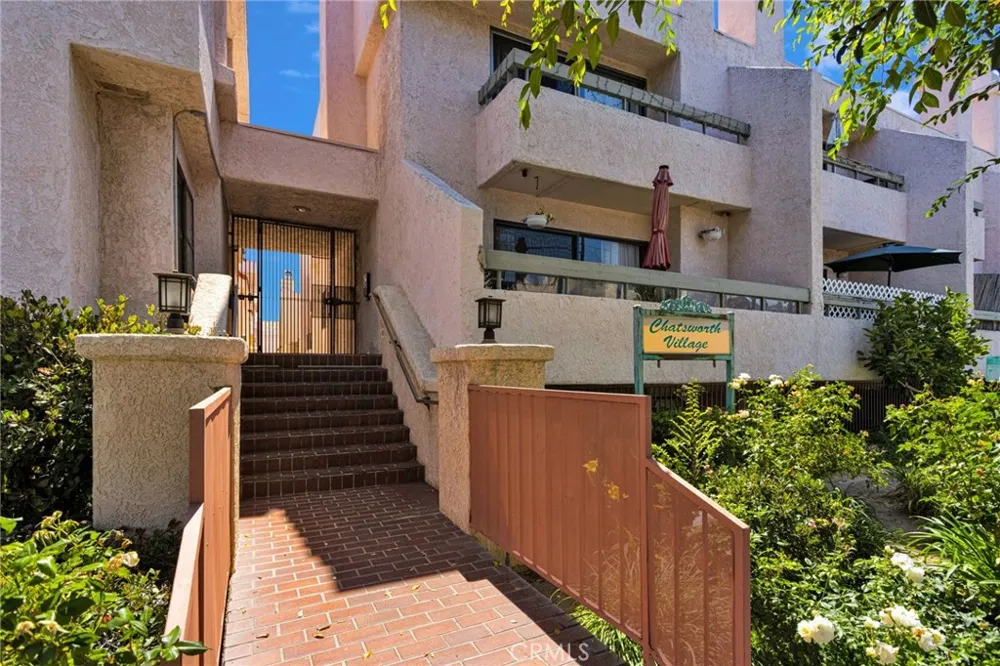 9906 Owensmouth #14 Chatsworth, CA 91311