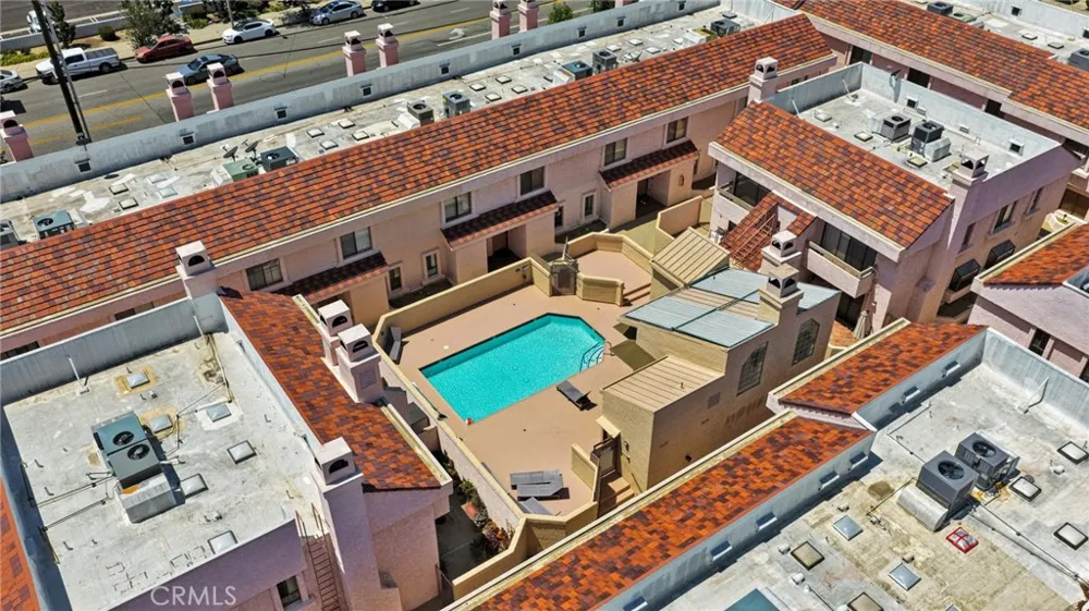 9906 Owensmouth #14 Chatsworth, CA 91311