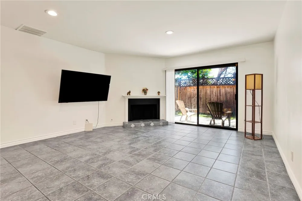 9906 Owensmouth #14 Chatsworth, CA 91311