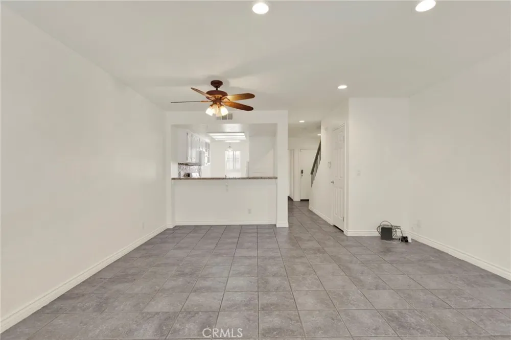 9906 Owensmouth #14 Chatsworth, CA 91311