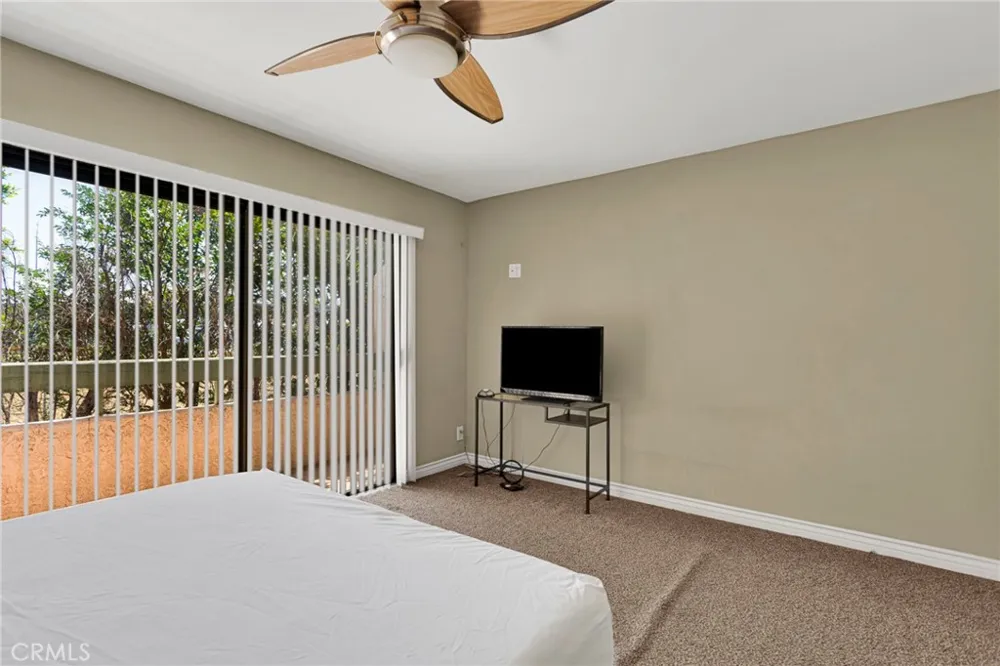 9906 Owensmouth #14 Chatsworth, CA 91311