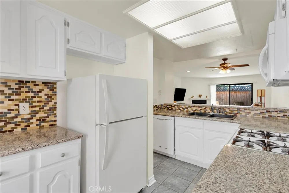 9906 Owensmouth #14 Chatsworth, CA 91311