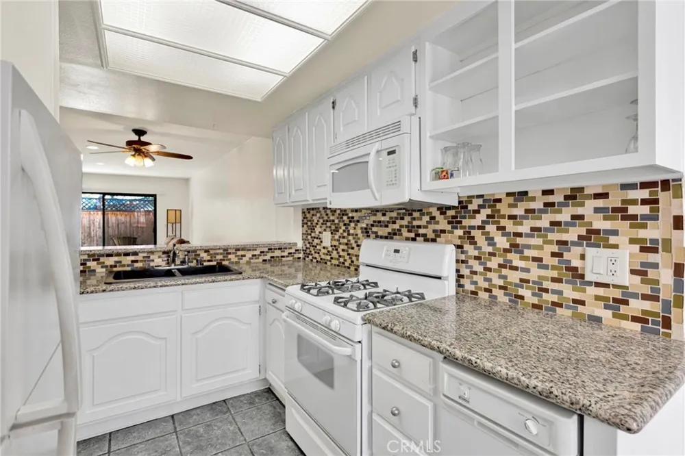 9906 Owensmouth #14 Chatsworth, CA 91311
