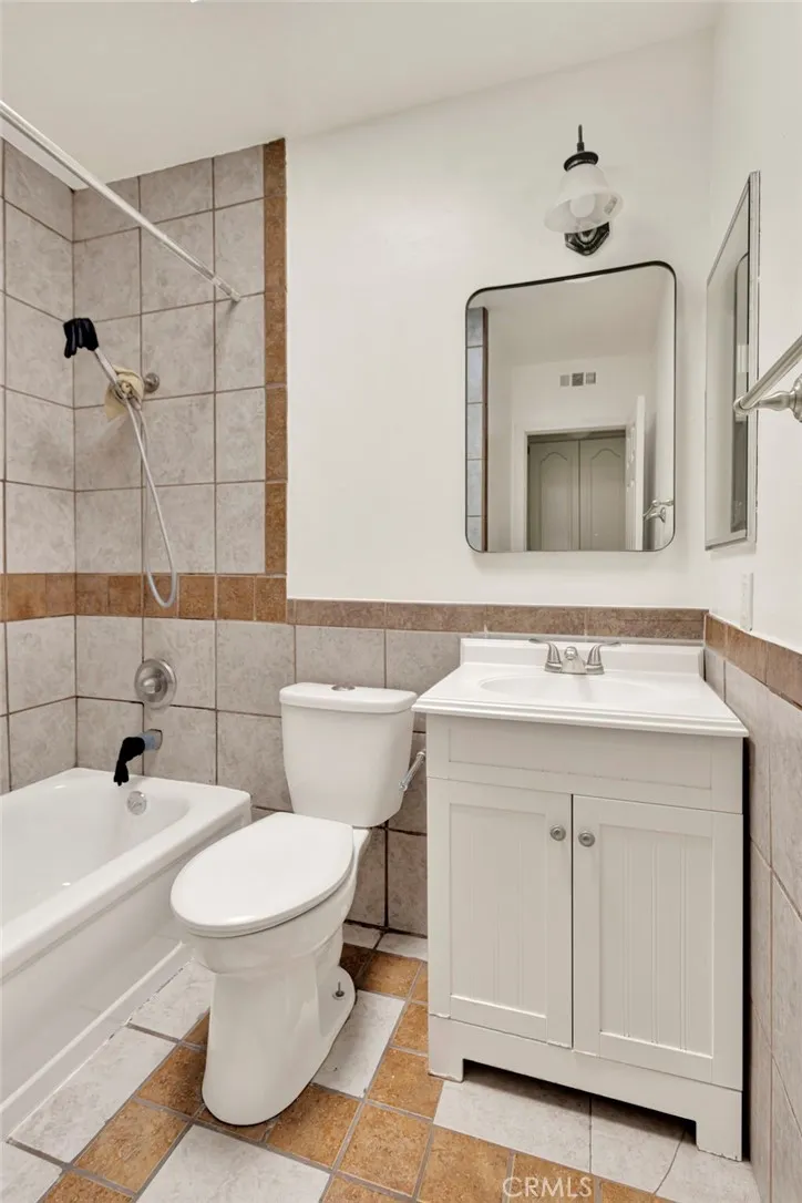 9906 Owensmouth #14 Chatsworth, CA 91311