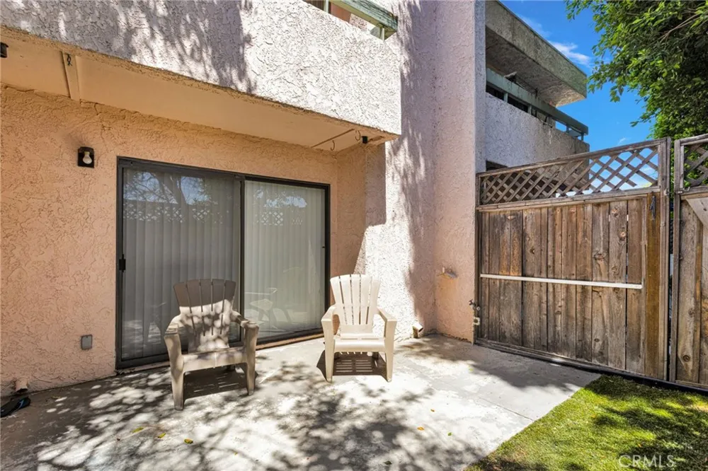 9906 Owensmouth #14 Chatsworth, CA 91311