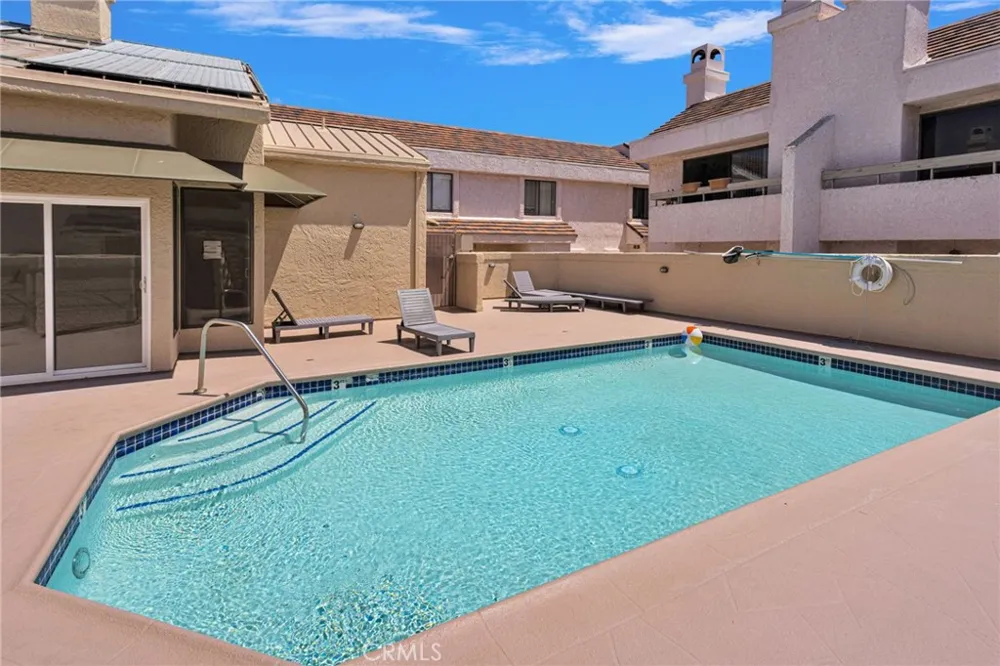 9906 Owensmouth #14 Chatsworth, CA 91311