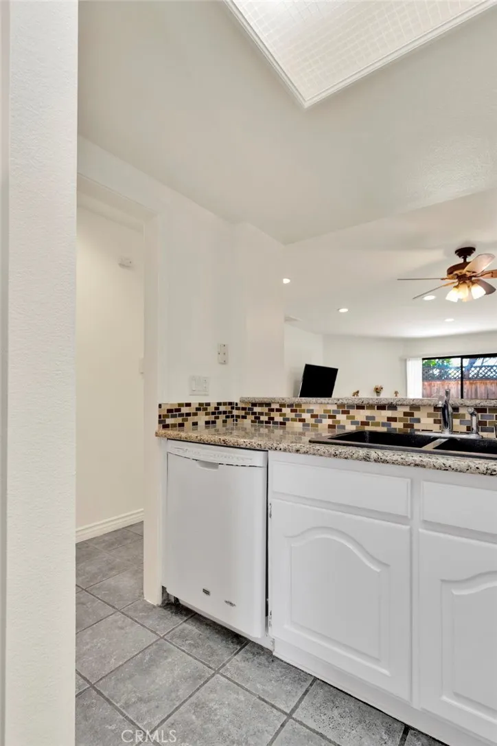 9906 Owensmouth #14 Chatsworth, CA 91311