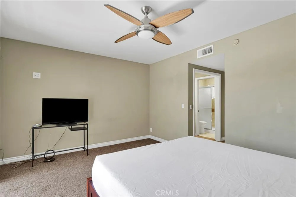 9906 Owensmouth #14 Chatsworth, CA 91311
