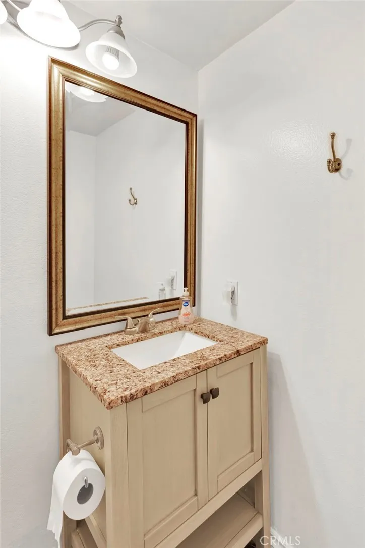 9906 Owensmouth #14 Chatsworth, CA 91311