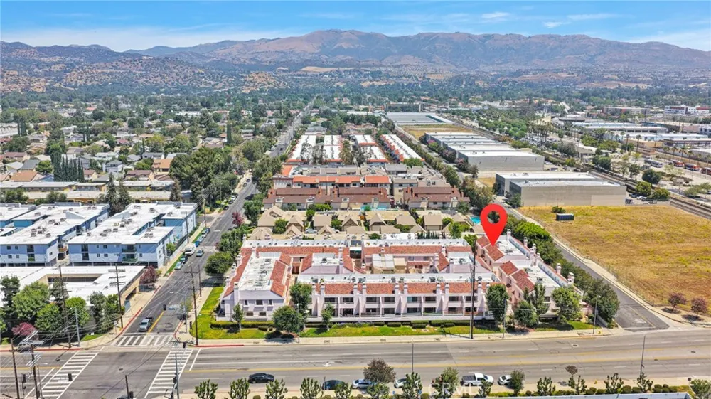 9906 Owensmouth #14 Chatsworth, CA 91311