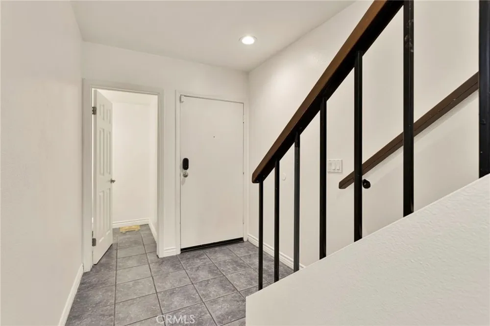 9906 Owensmouth #14 Chatsworth, CA 91311