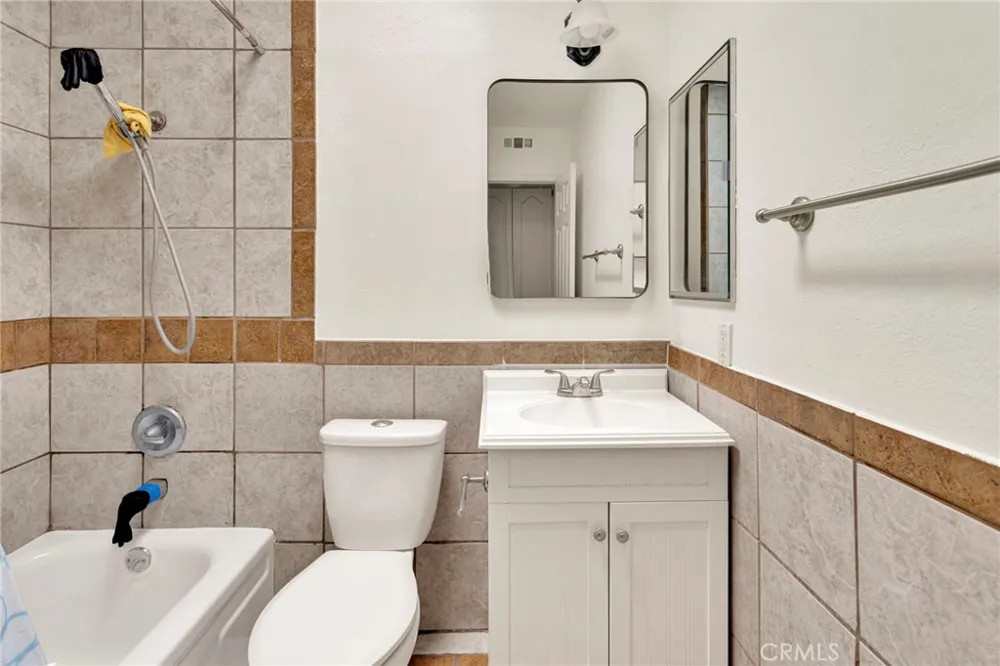 9906 Owensmouth #14 Chatsworth, CA 91311