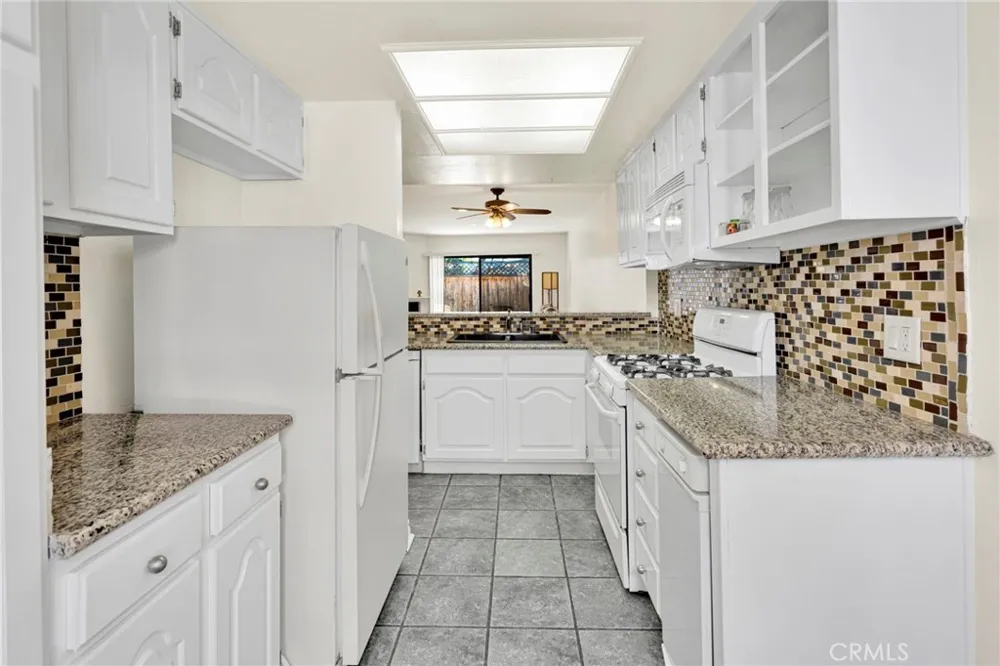 9906 Owensmouth #14 Chatsworth, CA 91311