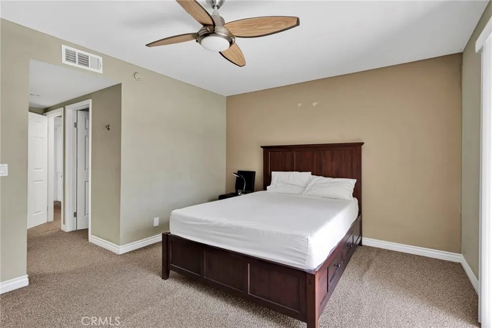 9906 Owensmouth #14 Chatsworth, CA 91311