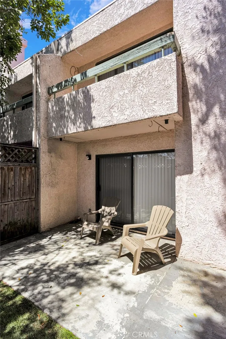 9906 Owensmouth #14 Chatsworth, CA 91311