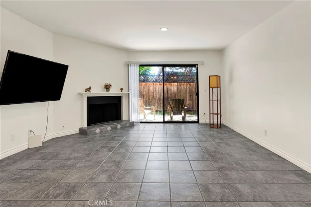 9906 Owensmouth #14 Chatsworth, CA 91311