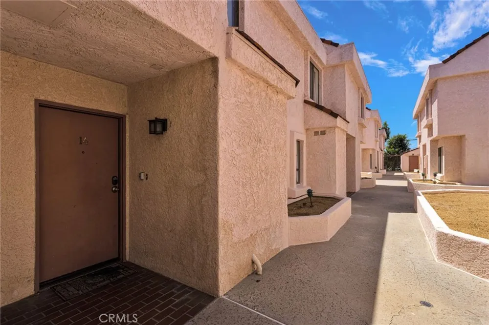 9906 Owensmouth #14 Chatsworth, CA 91311