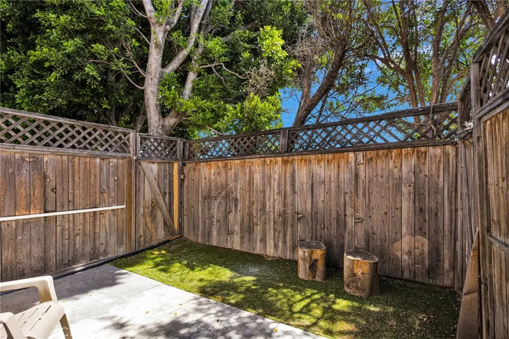 9906 Owensmouth #14 Chatsworth, CA 91311