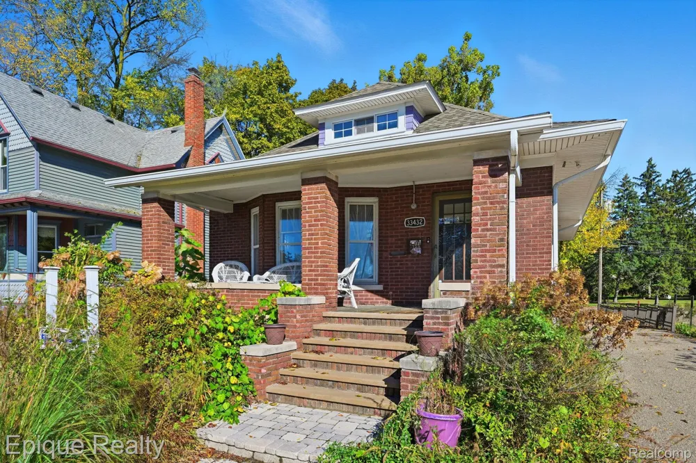 33432 Oakland Street Farmington City, MI 48335