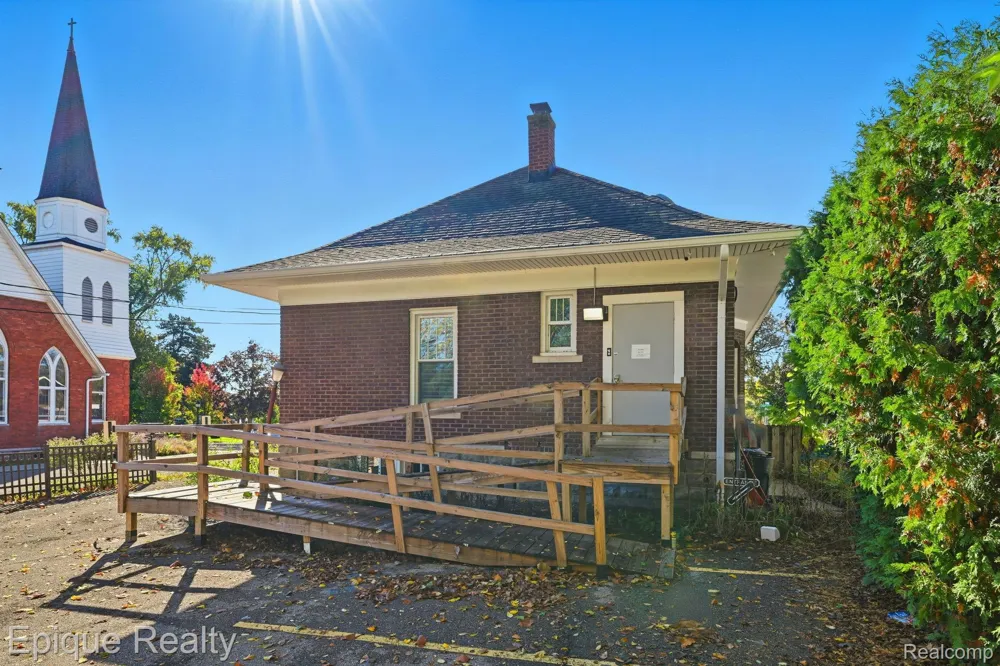 33432 Oakland Street Farmington City, MI 48335