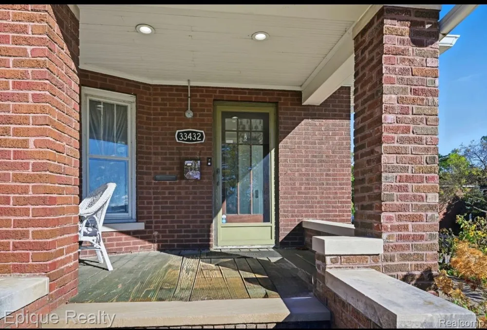 33432 Oakland Street Farmington City, MI 48335
