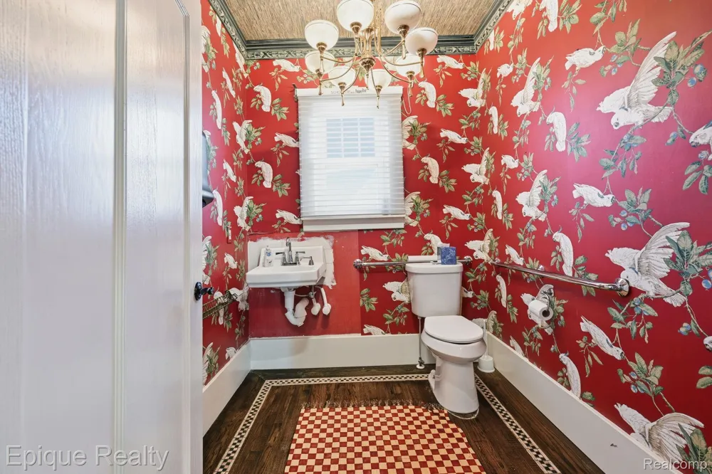 33432 Oakland Street Farmington City, MI 48335