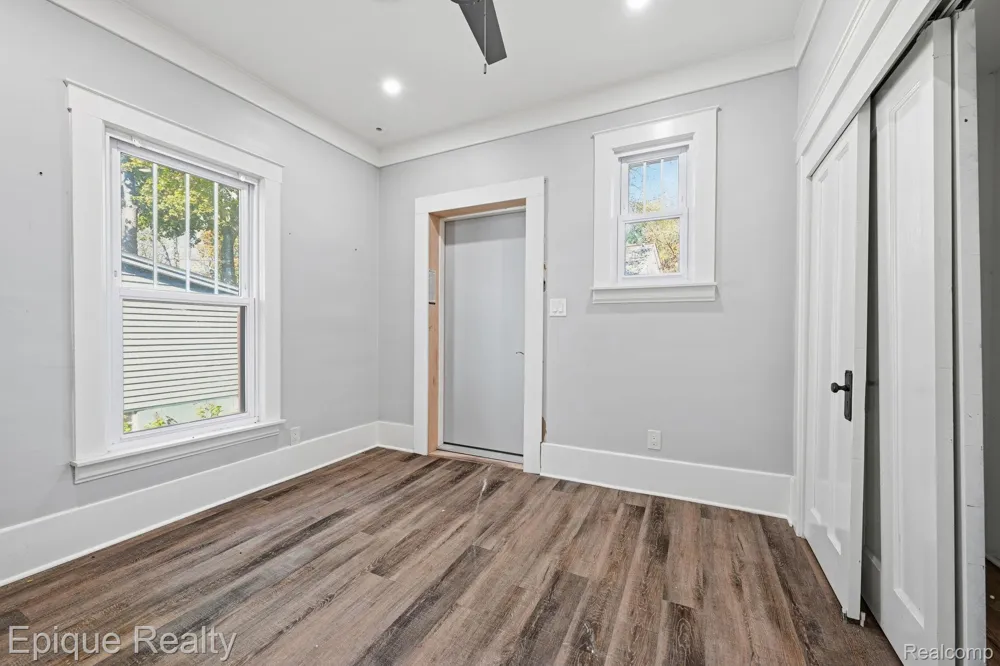 33432 Oakland Street Farmington City, MI 48335