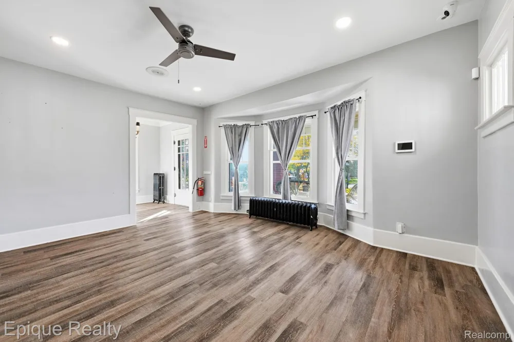 33432 Oakland Street Farmington City, MI 48335