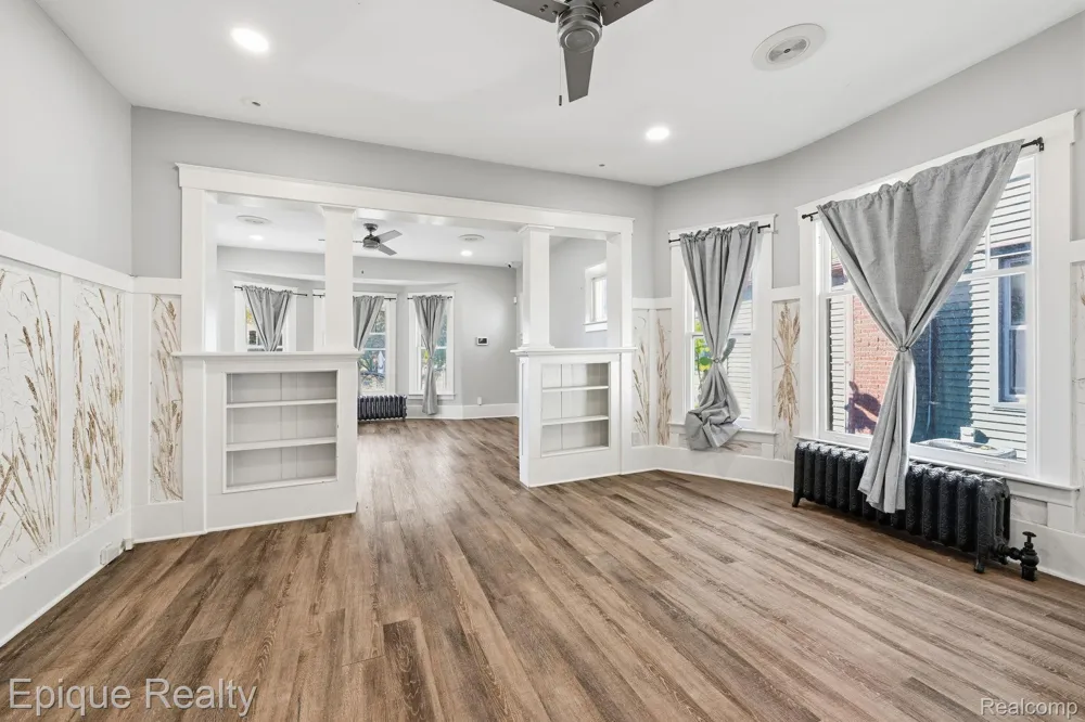 33432 Oakland Street Farmington City, MI 48335
