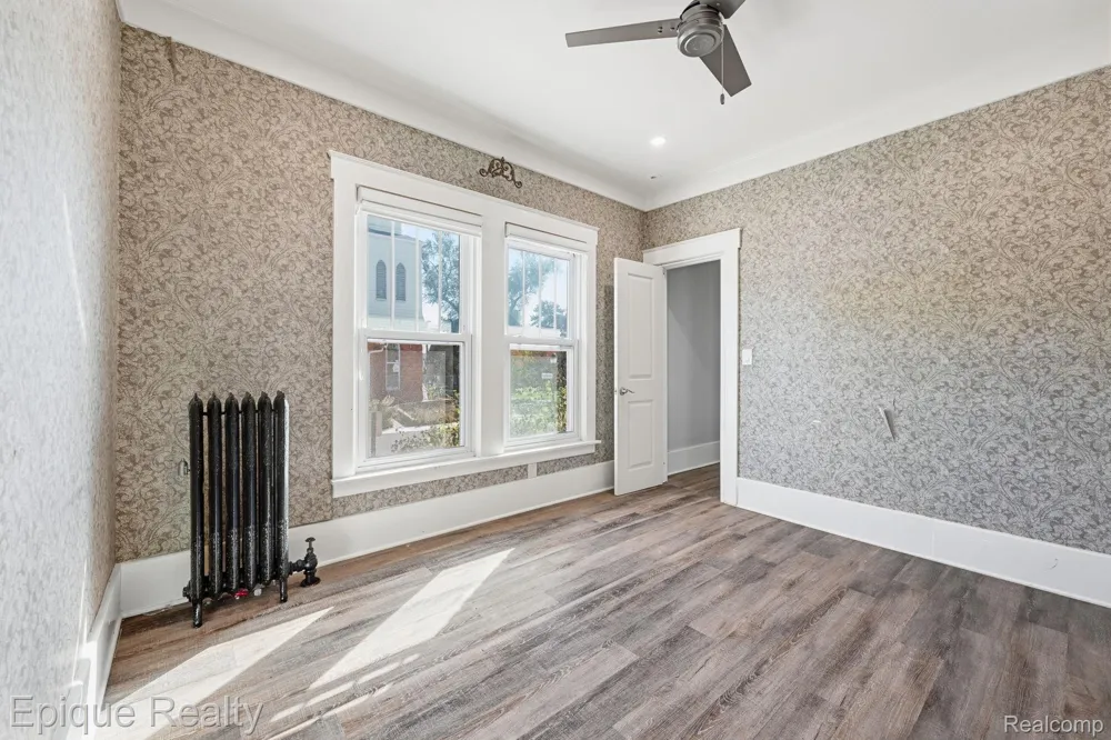 33432 Oakland Street Farmington City, MI 48335