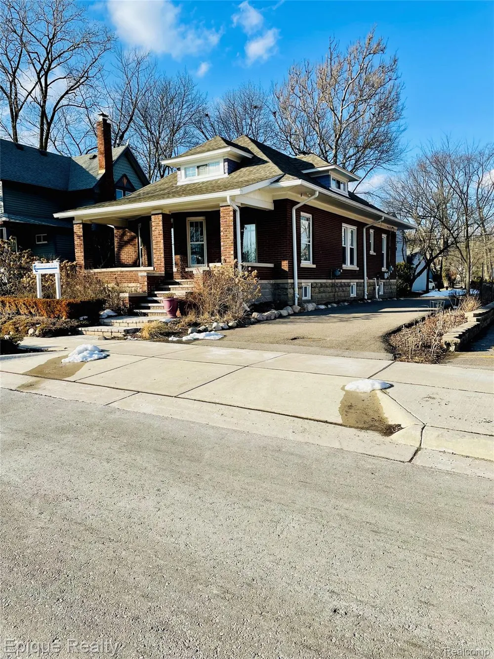 33432 Oakland Street Farmington City, MI 48335