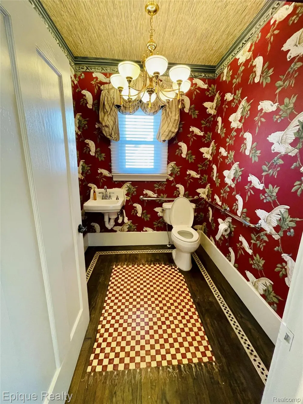 33432 Oakland Street Farmington City, MI 48335