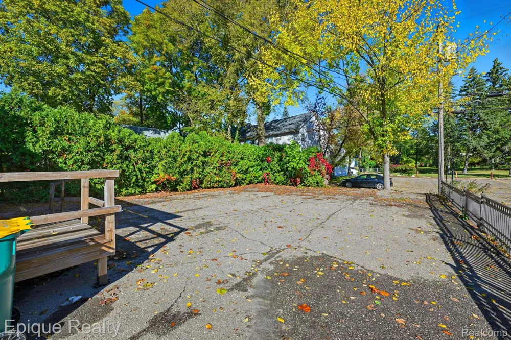 33432 Oakland Street Farmington City, MI 48335