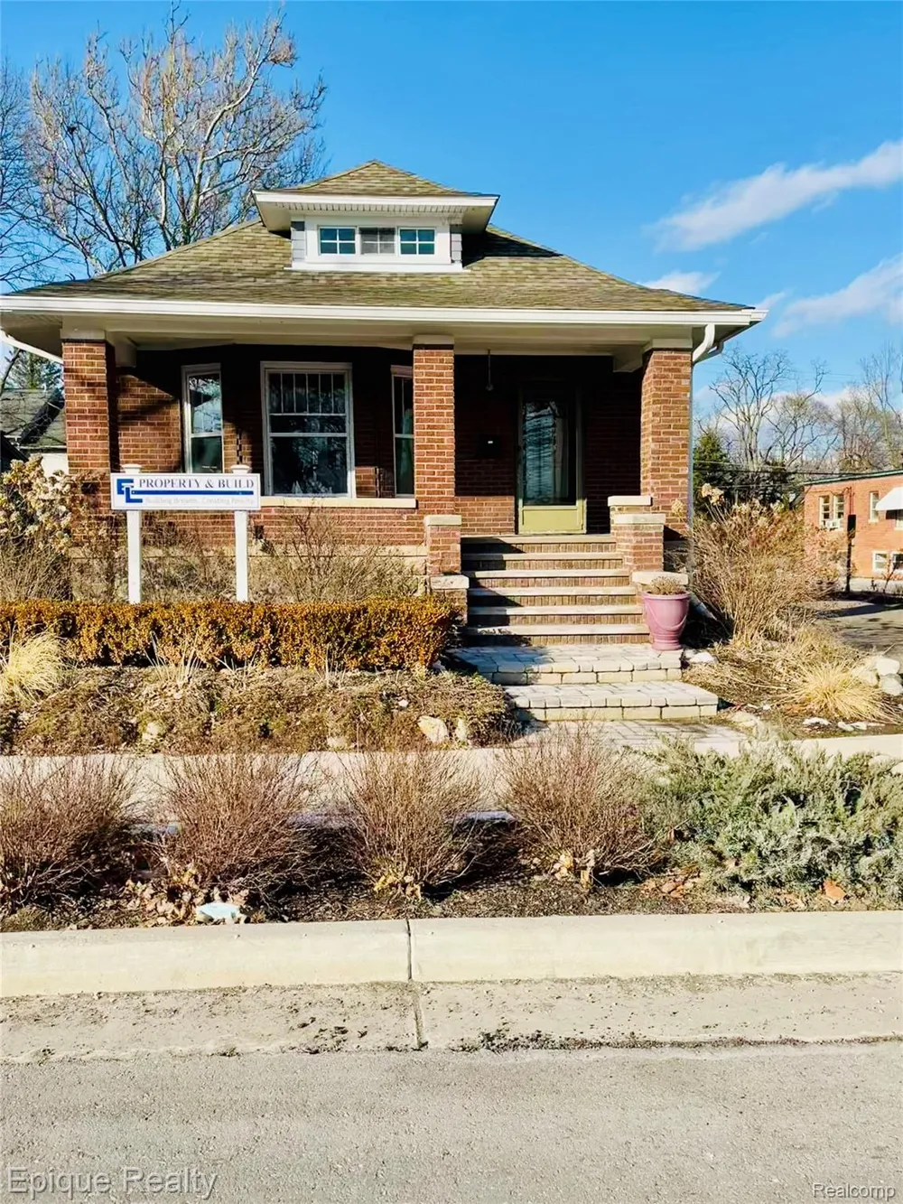33432 Oakland Street Farmington City, MI 48335