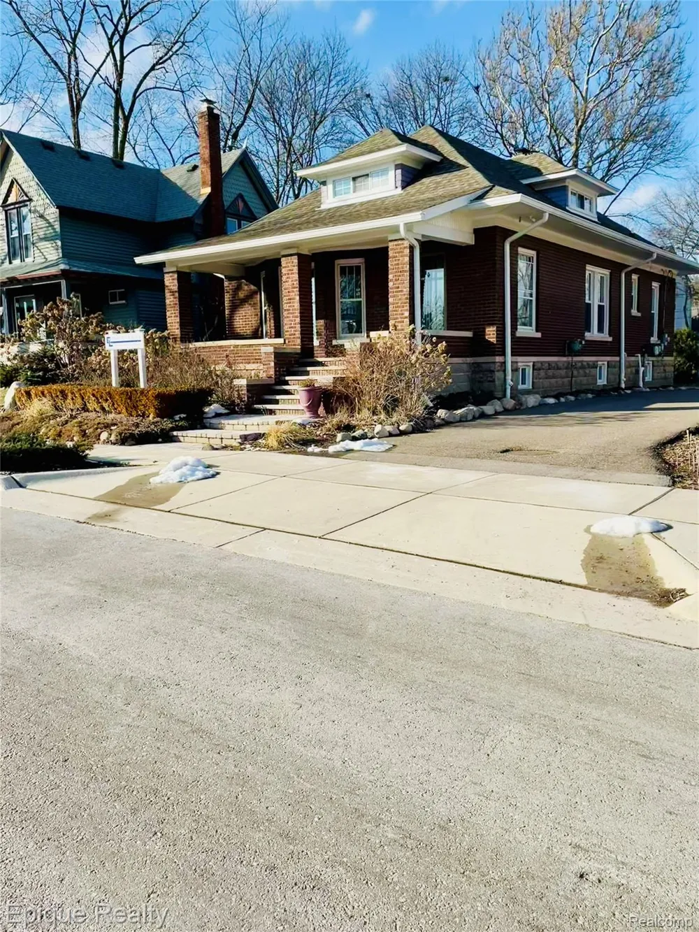 33432 Oakland Street Farmington City, MI 48335