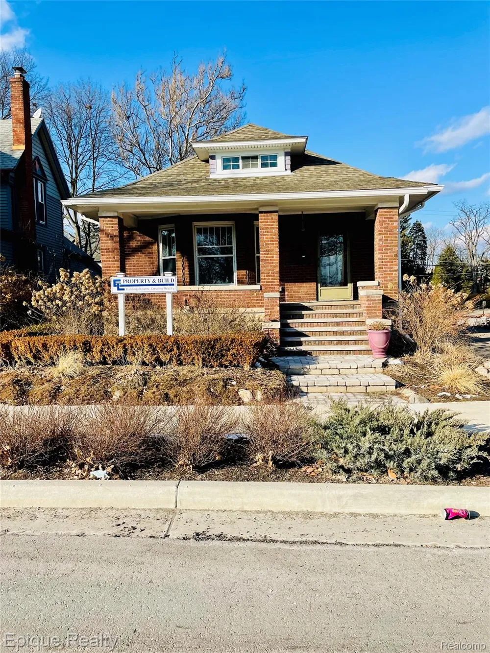 33432 Oakland Street Farmington City, MI 48335