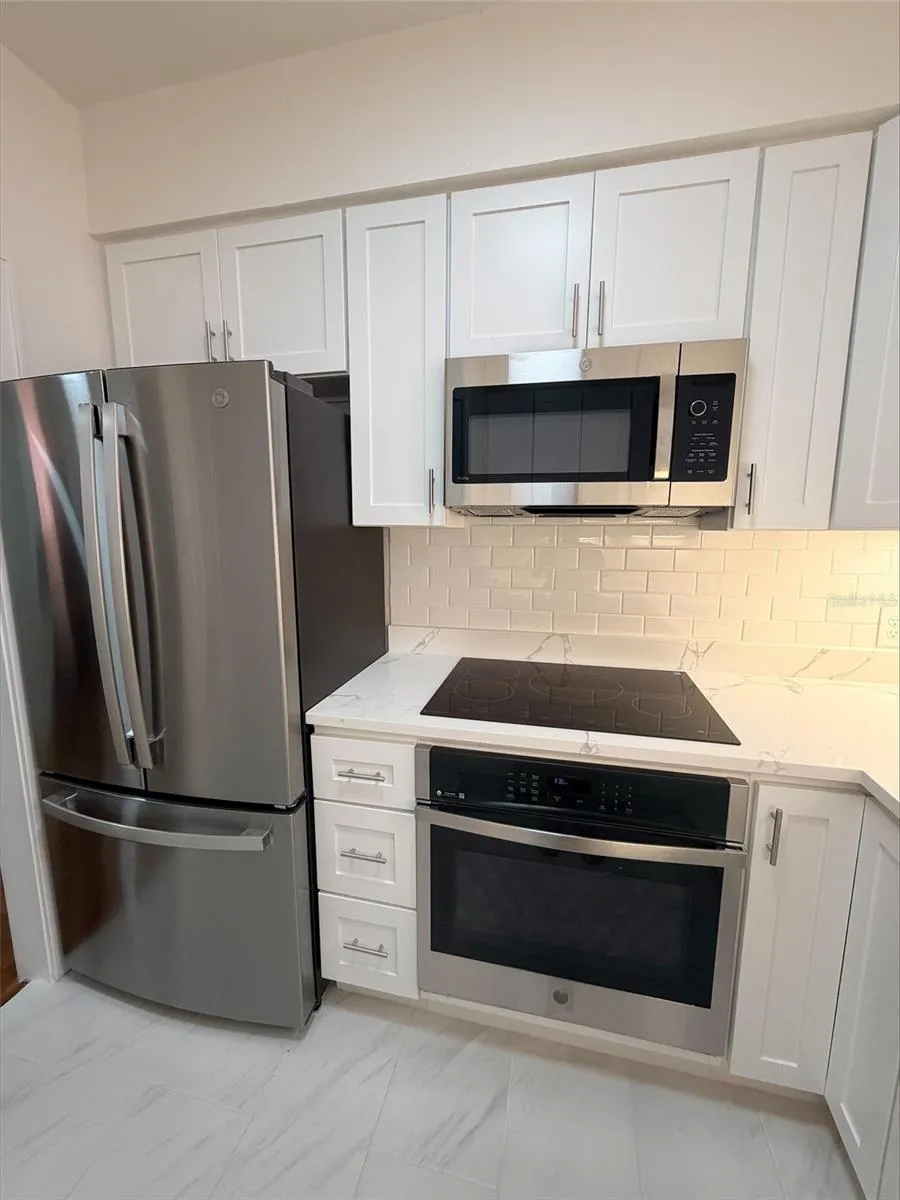 1221 PALM AVENUE #204 Sarasota, FL 34236