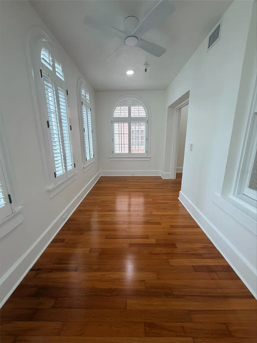 1221 PALM AVENUE #204 Sarasota, FL 34236