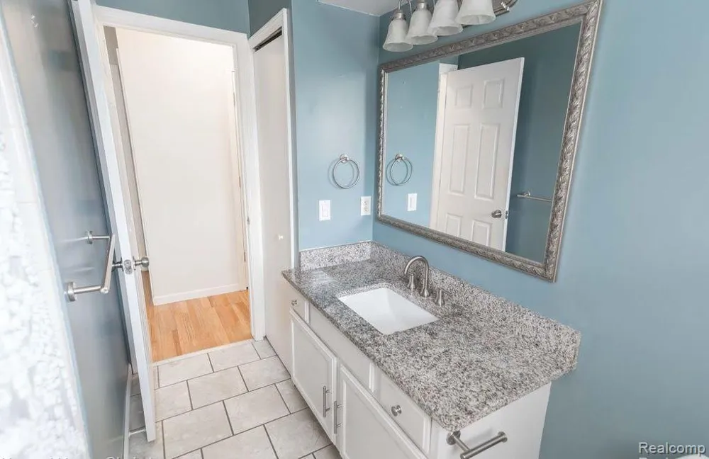 3452 Cone Avenue Rochester Hills City, MI 48309