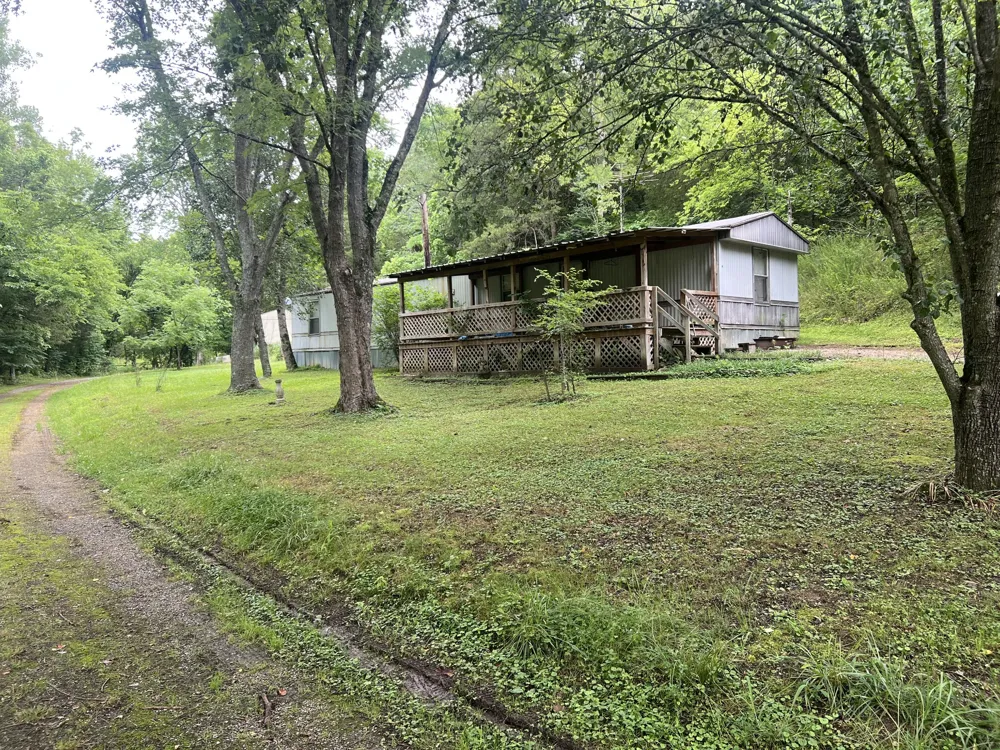 32 Patterson Ln Pleasant Shade, TN 37145