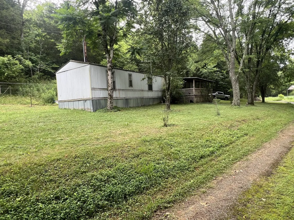 32 Patterson Ln Pleasant Shade, TN 37145