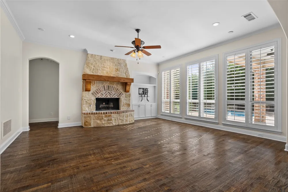 8491 Canyon Crossing Lantana, TX 76226