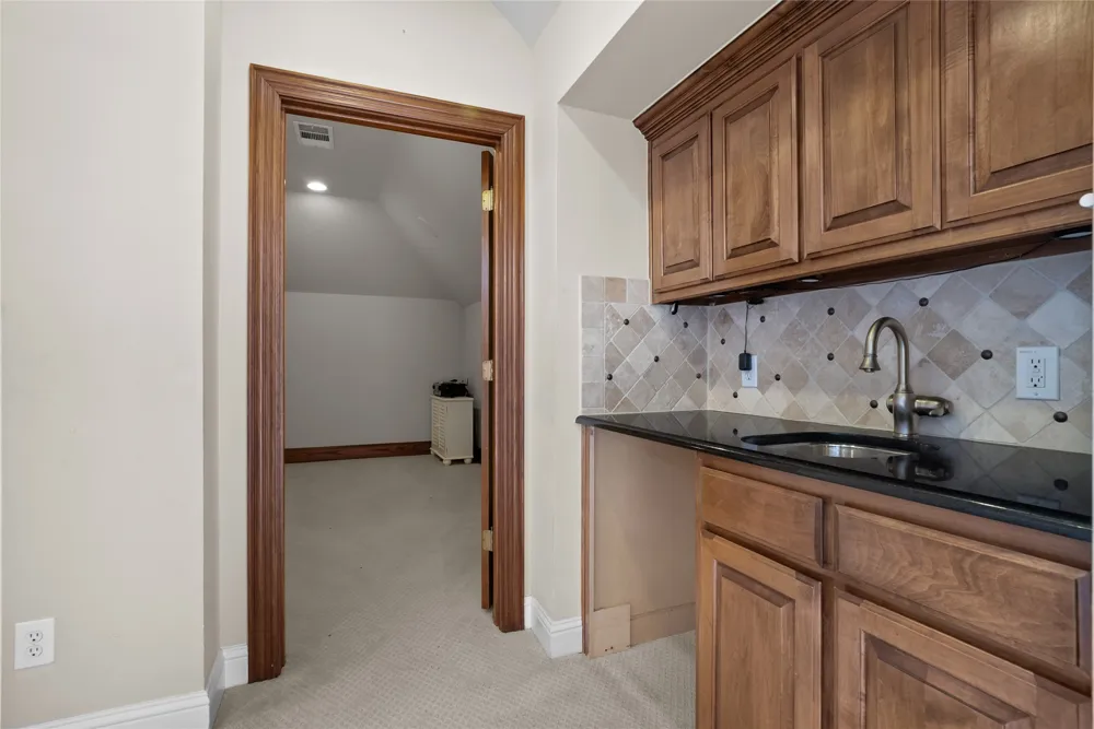 8491 Canyon Crossing Lantana, TX 76226